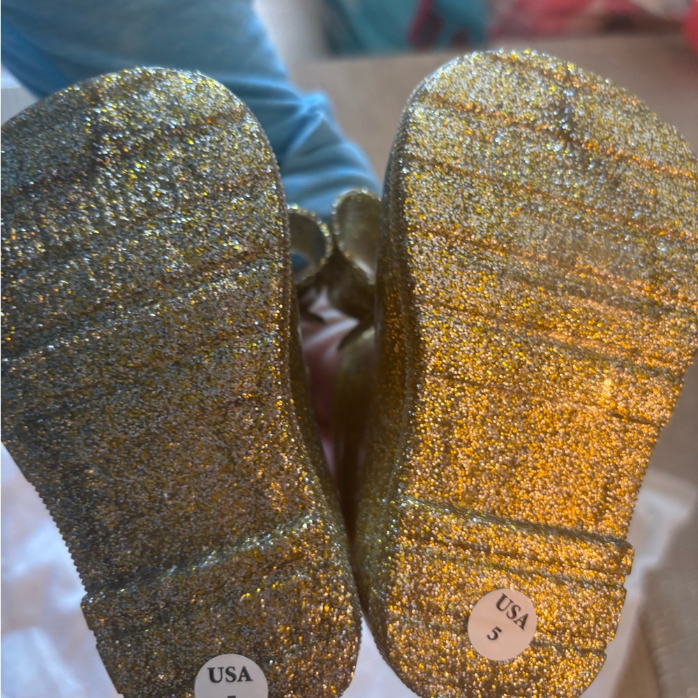 Mini Melissa size 5 NWOT shoes - never worn!